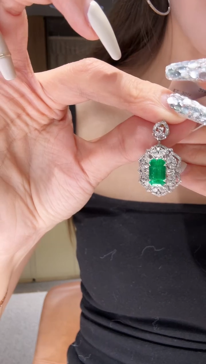 18K金镶嵌吊坠（不含链）祖母绿CE0812