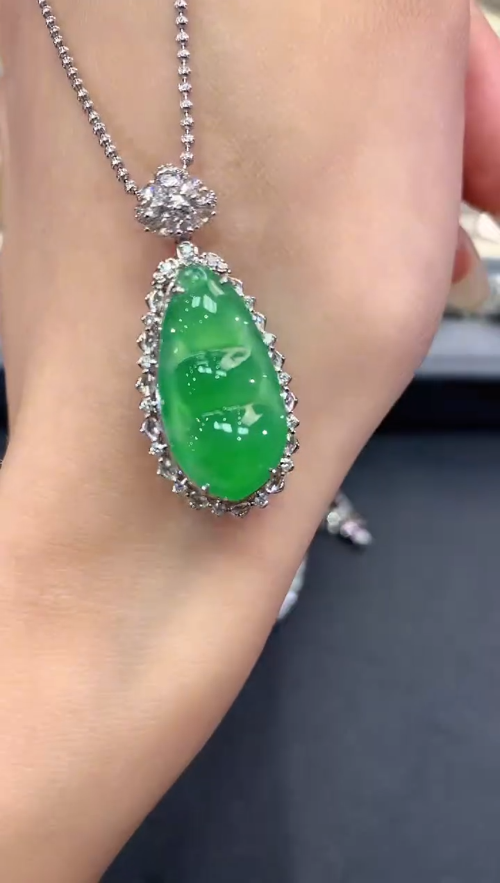 【闪购商品】翡翠吊坠(不含链)18K金镶嵌f13       