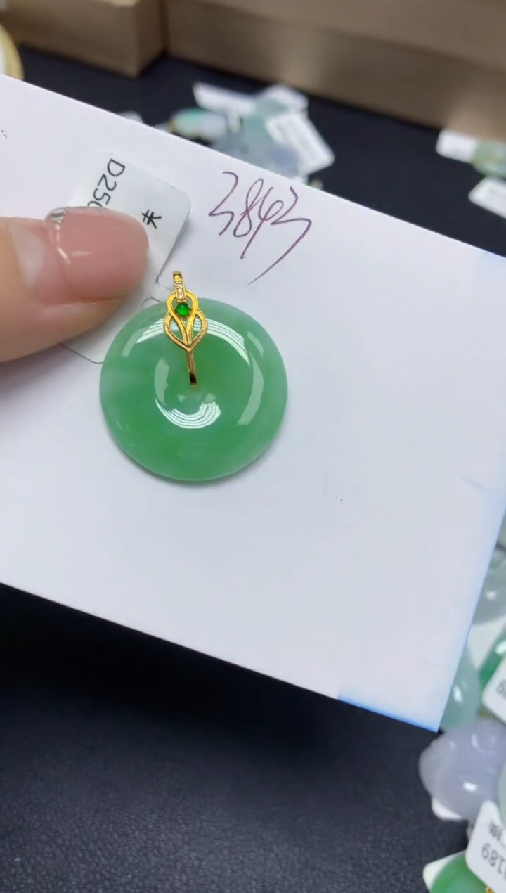 【闪购商品】翡翠挂件18K金镶嵌 天然翡翠A货