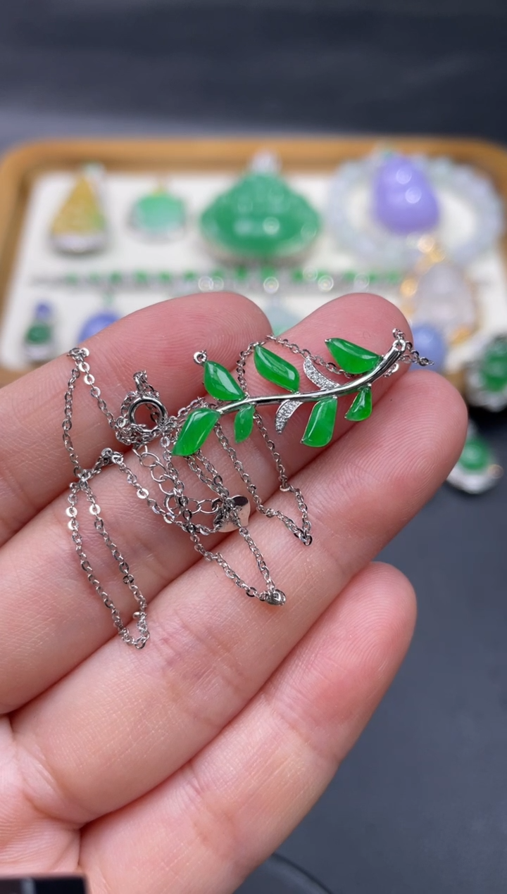 【闪购商品】翡翠颈饰18K金镶嵌166..........