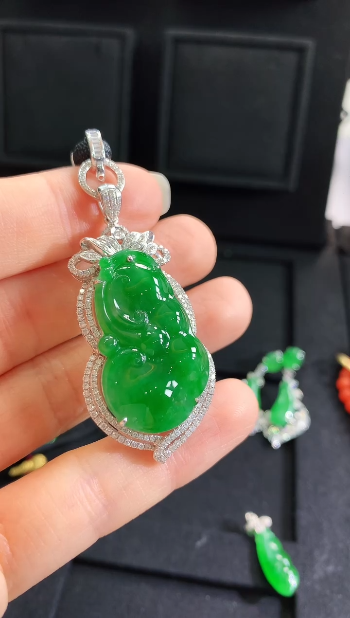 【闪购商品】翡翠吊坠(不含链)18K金镶嵌吊坠