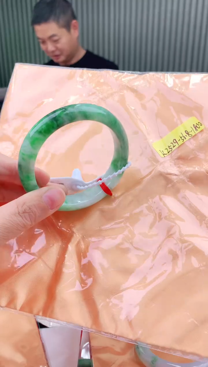 未镶嵌手镯翡翠56+