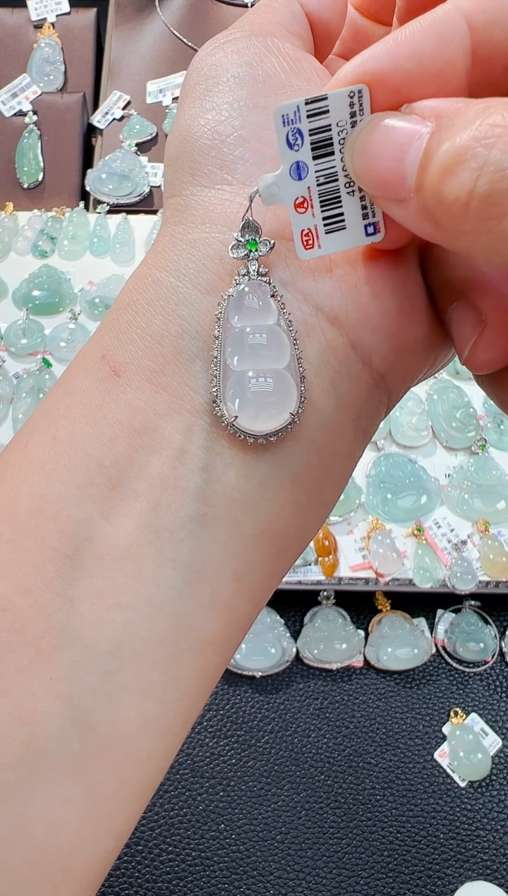 翡翠18K金镶嵌吊坠(不含链)福豆吊坠930