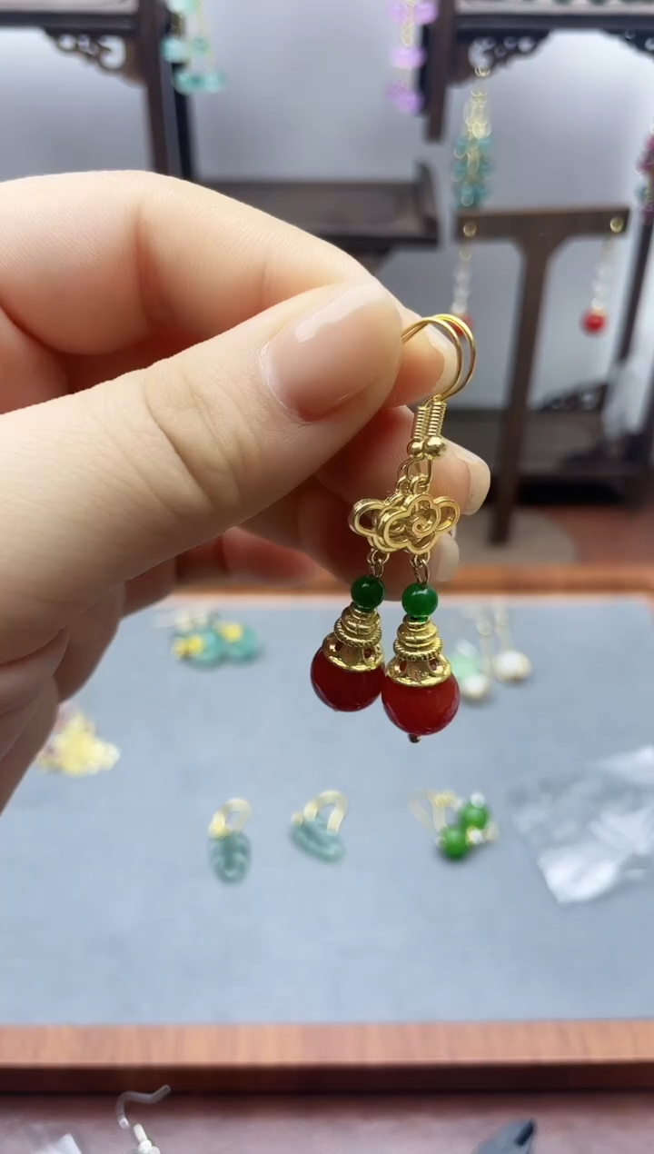 银S925镶嵌南红玛瑙耳饰180000