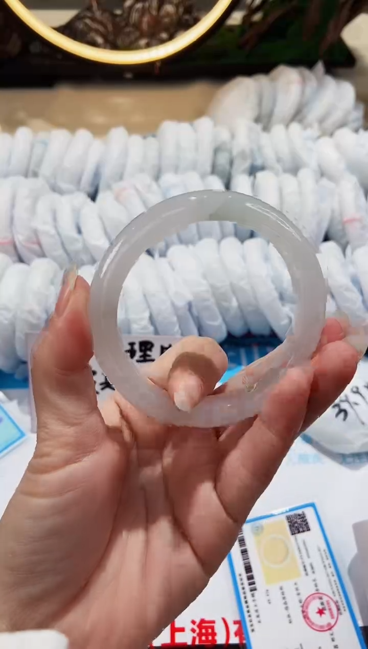 【闪购商品】石英质玉手镯未镶嵌110-57