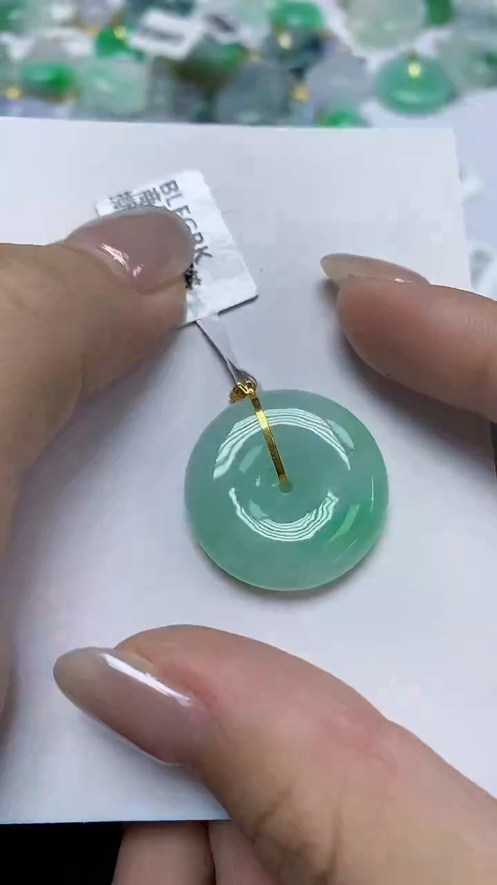 翡翠18K金镶嵌颈饰天然缅甸翡翠A货