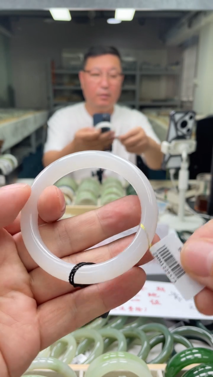 【闪购商品】和田玉手镯未镶嵌编码9573 圈口56-58