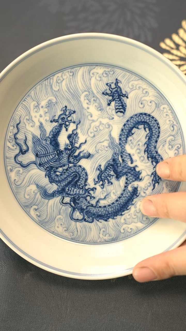 中式仿明青花深龙纹淡海水壶承