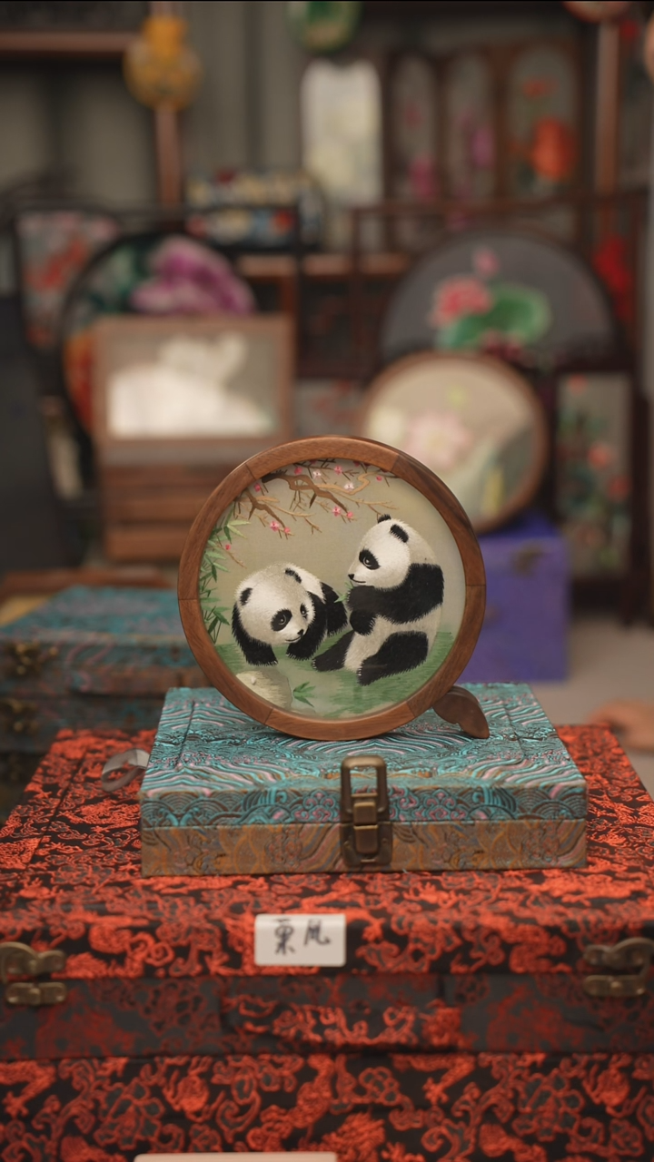 扇子苏绣双面绣小Q台屏胡桃木框小号16CM