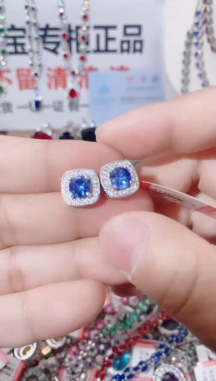 耳饰蓝宝石未镶嵌  