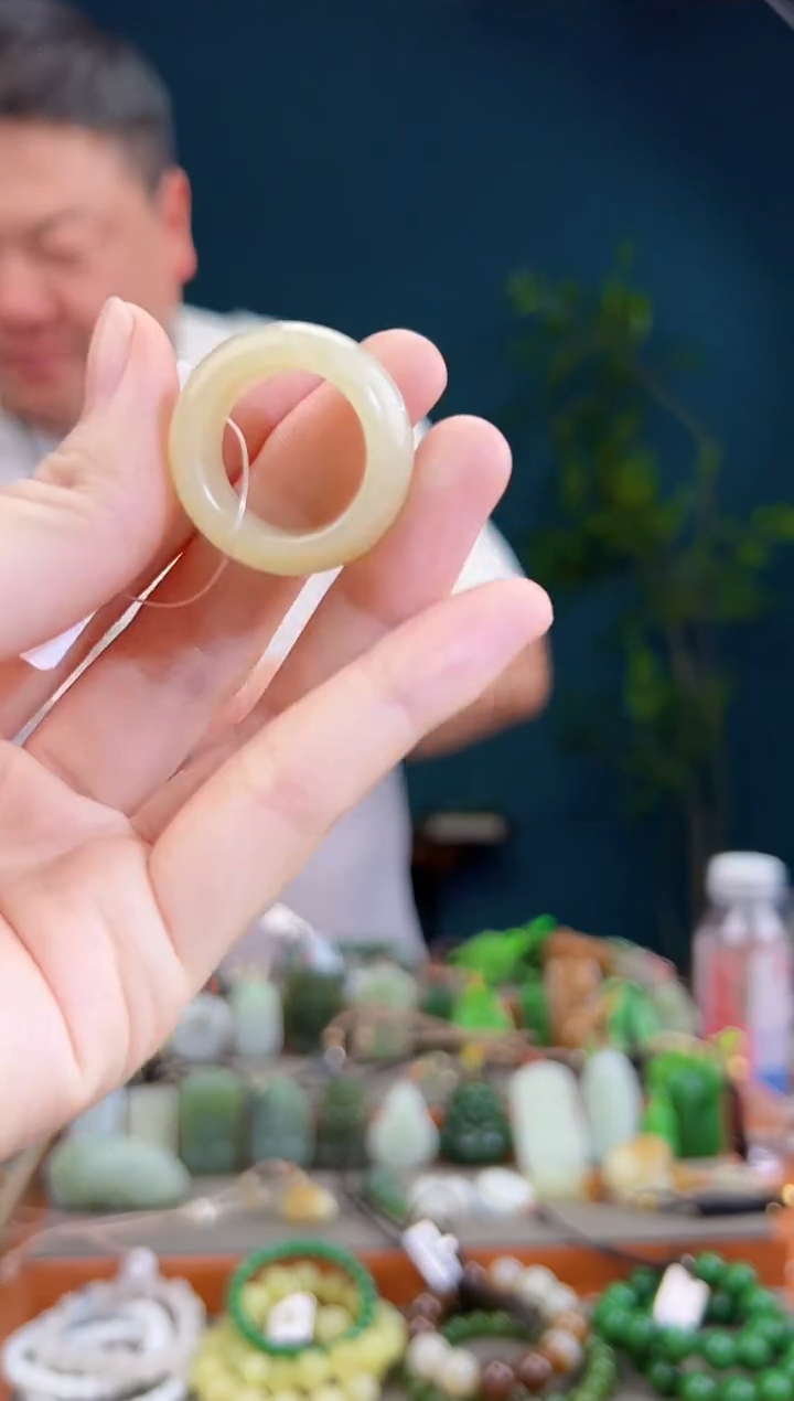 颈饰未镶嵌和田玉一物一证 拍一单发一个 卡18.4