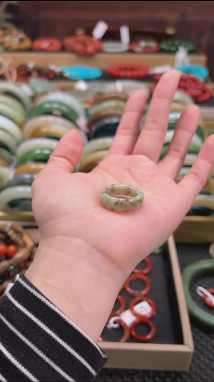 未镶嵌手链和田玉戒指