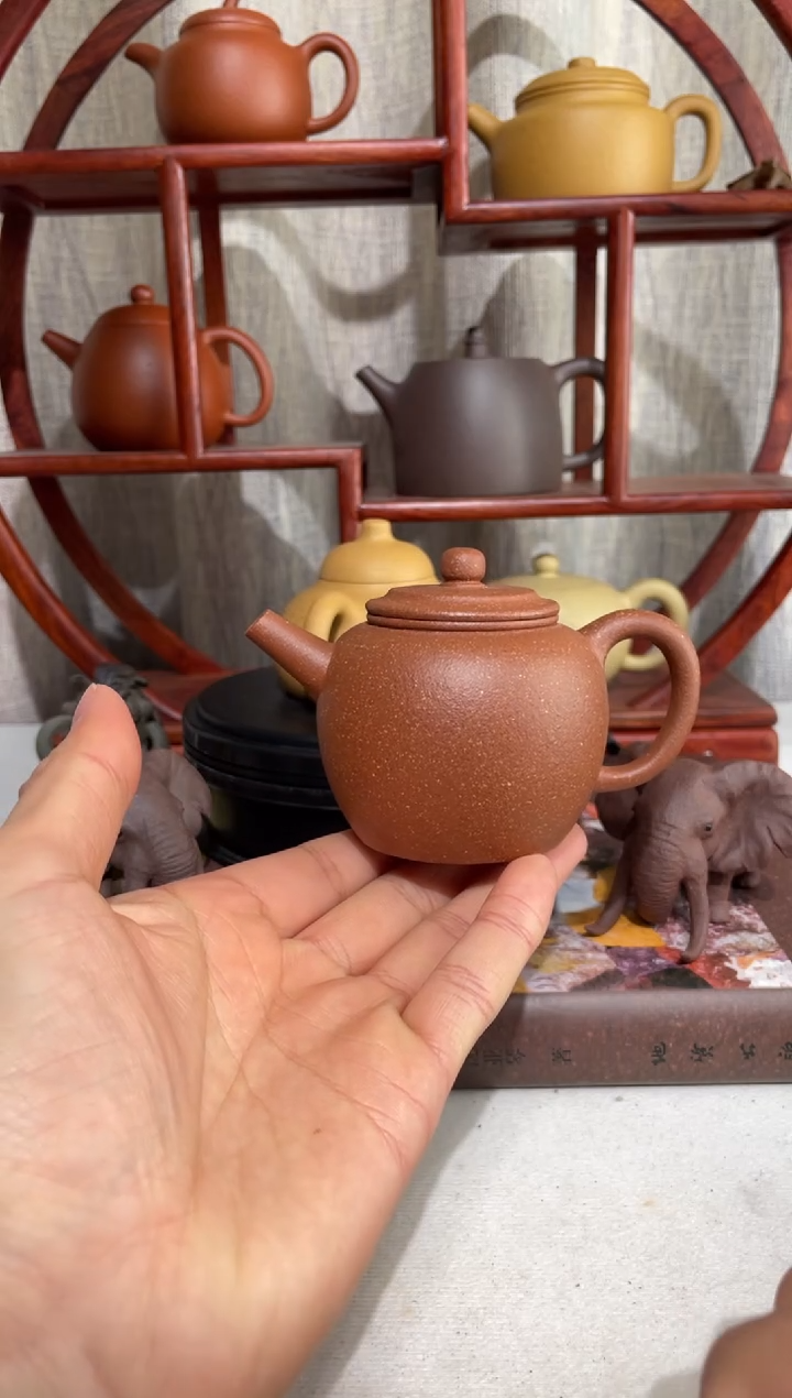 【闪购商品】紫砂茶壶宝山红降坡怀月135cc