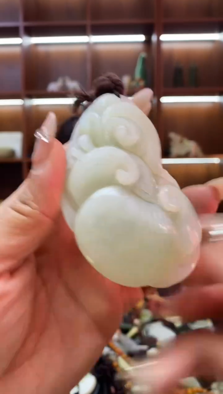 未镶嵌岫玉吊坠    