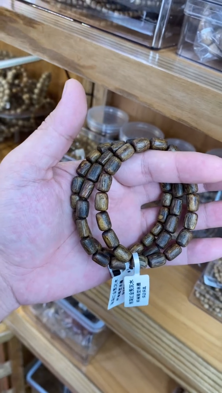 沉香手串海南红金猊随型单圈沉水多样性发其一
