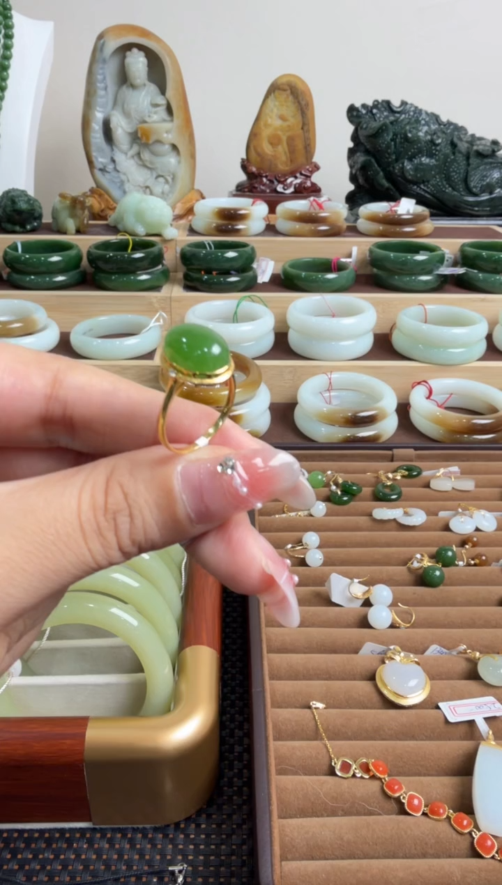 颈饰18K金镶嵌和田玉亲***?戒指备注圈口11-19