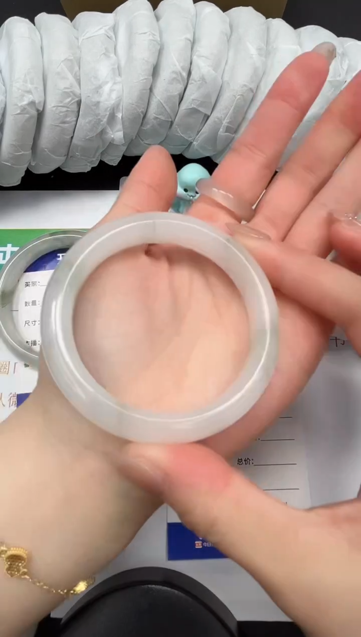 【闪购商品】石英质玉手镯未镶嵌11-52.6