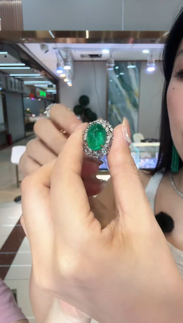 18K金镶嵌戒指祖母绿11.10ct