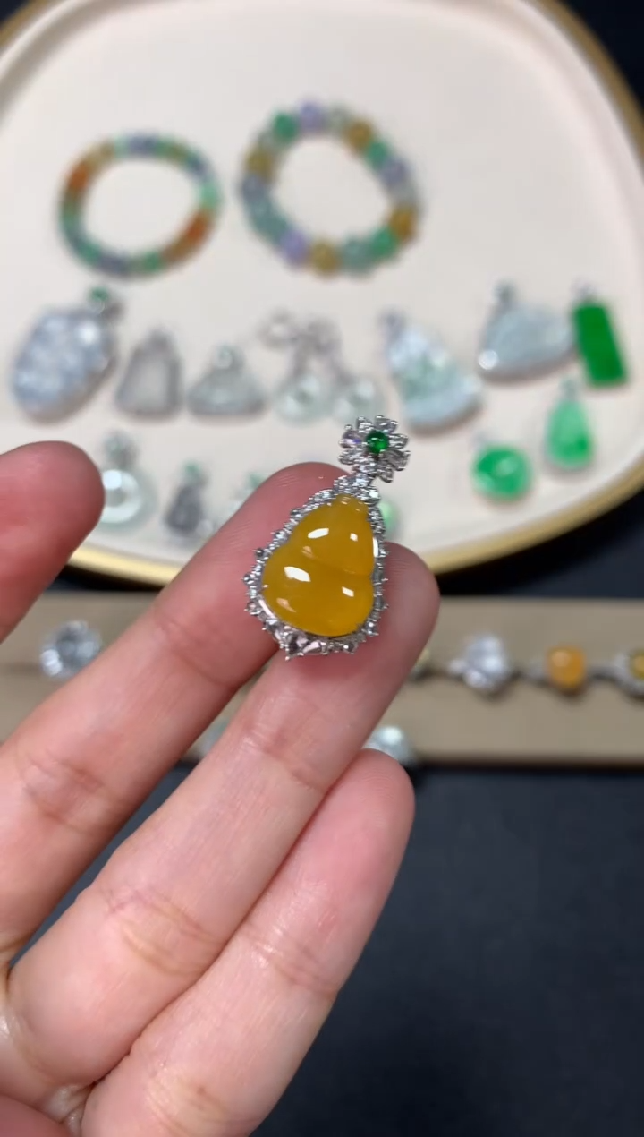 【闪购商品】翡翠吊坠(不含链)18K金镶嵌葫芦吊坠12000