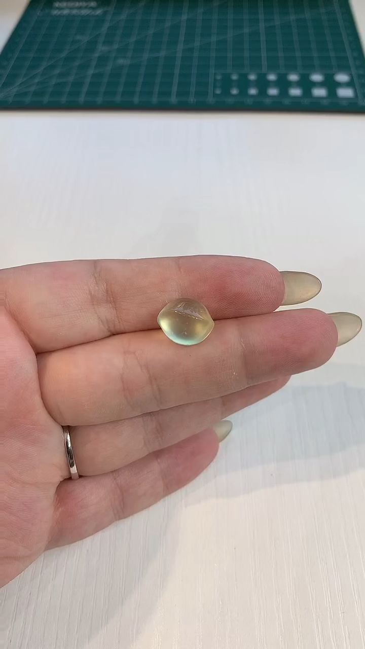 未镶嵌蛇纹石玉颈饰露珠