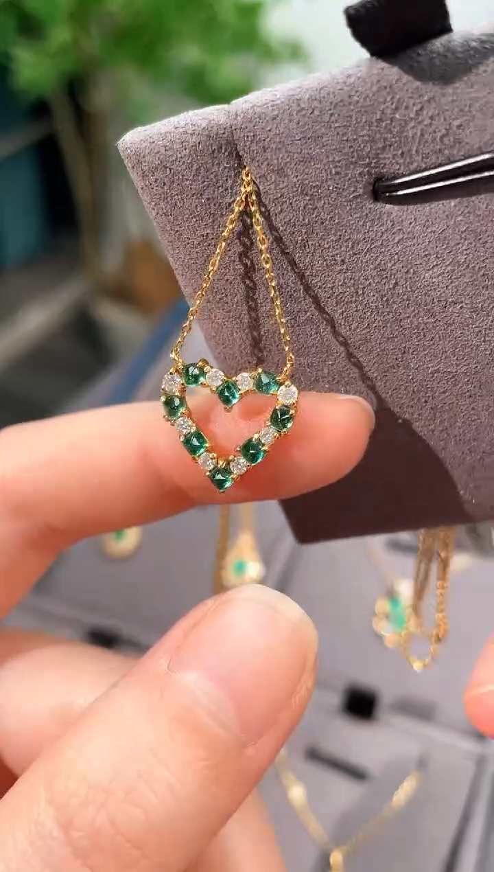 【闪购商品】祖母绿项链18K金镶嵌/0.71ct/潘杰希尔