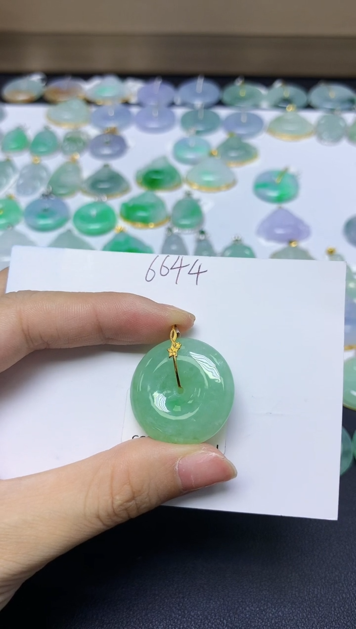 翡翠18K金镶嵌颈饰天然自然緬甸A貨翡翠