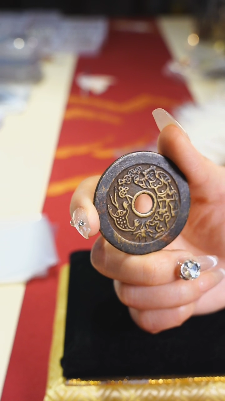 【闪购商品】铜刘海戏金蟾背五毒4.4cm/0545