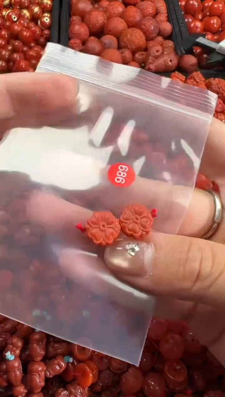 南红玛瑙未镶嵌颈饰2