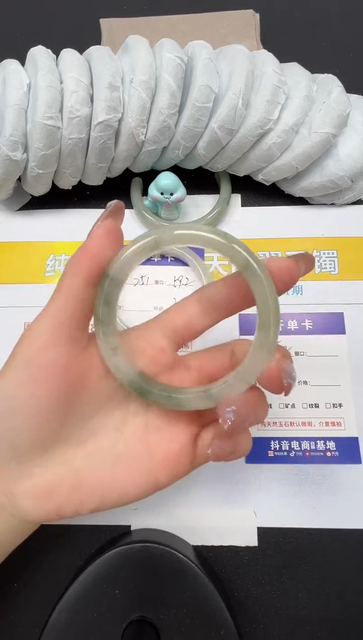 【闪购商品】石英质玉手镯合金252-57