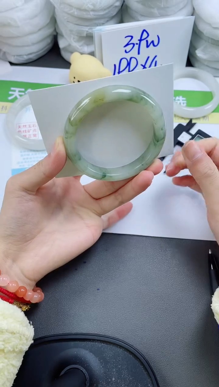 【闪购商品】石英质玉手镯未镶嵌190-56.4