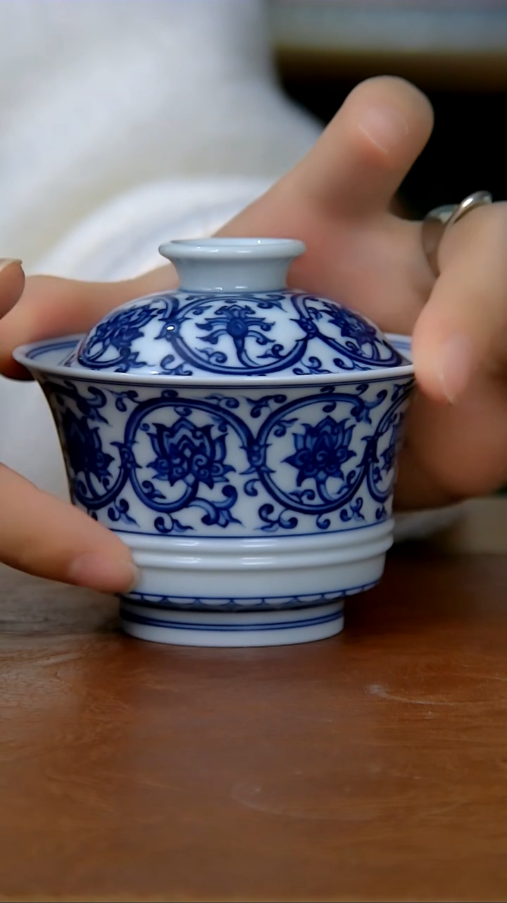 【闪购商品】双线缠枝莲马蹄两才盖碗（气窑）