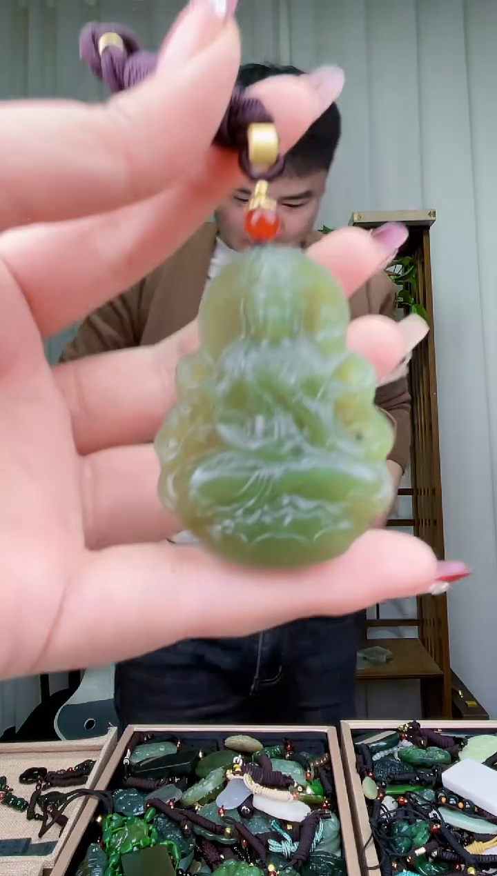 【闪购商品】和田玉挂件未镶嵌拍一发一，多样性发货