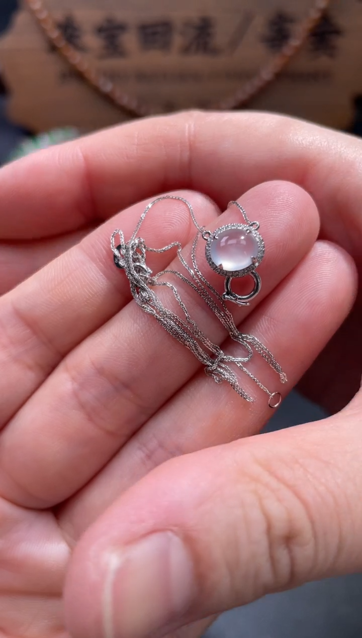 【闪购商品】翡翠颈饰18K金镶嵌40............