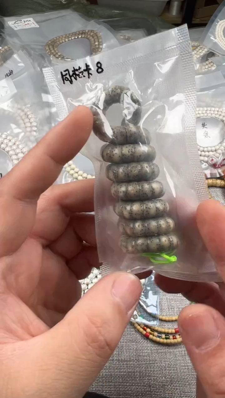 吊坠星月菩提8mm绿冰大眼睛大肠108