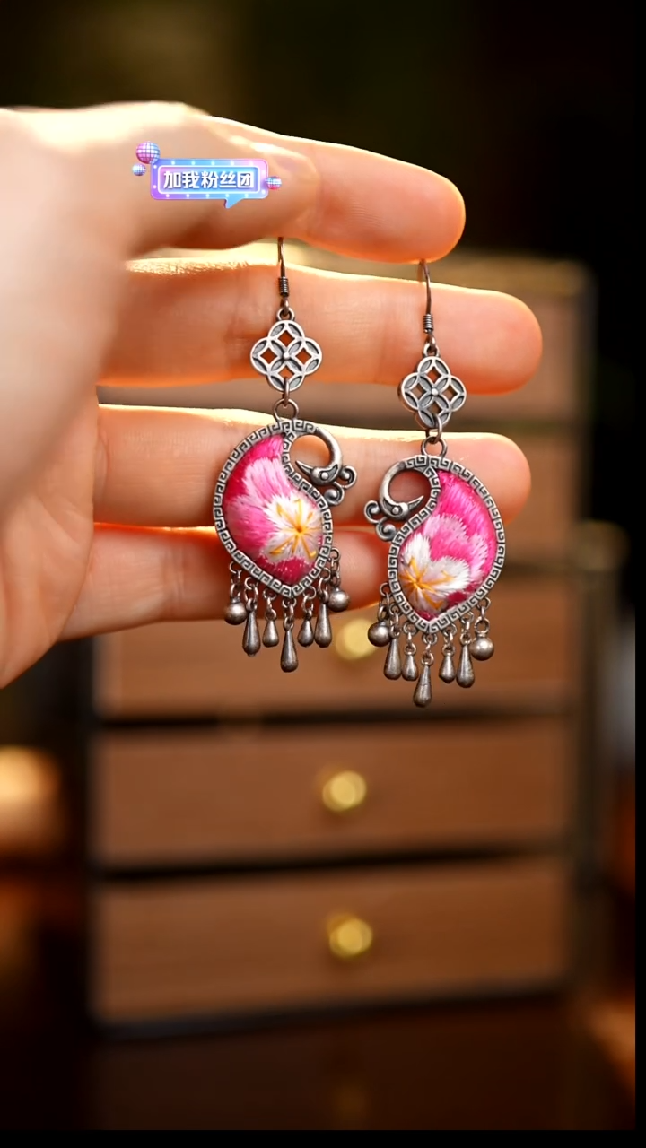 刺绣私人定制苗族手工Q580