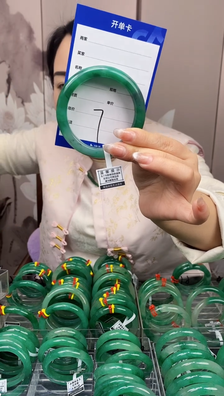 【闪购商品】石英质玉手镯合金7