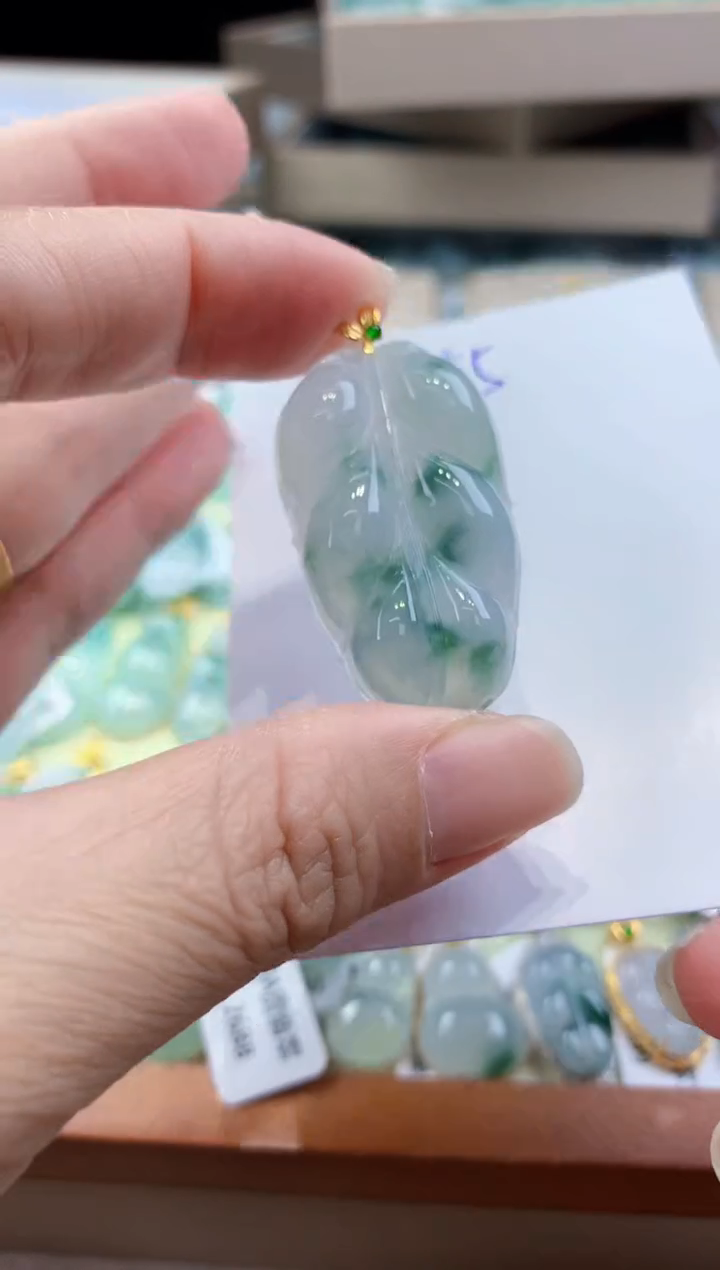 翡翠18K金镶嵌颈饰天然缅甸a货翡翠