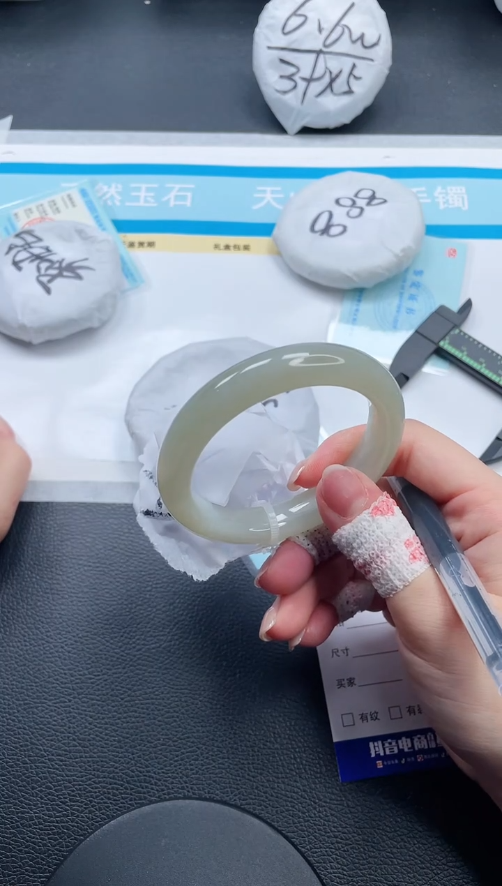 和田玉手镯未镶嵌10V285-56