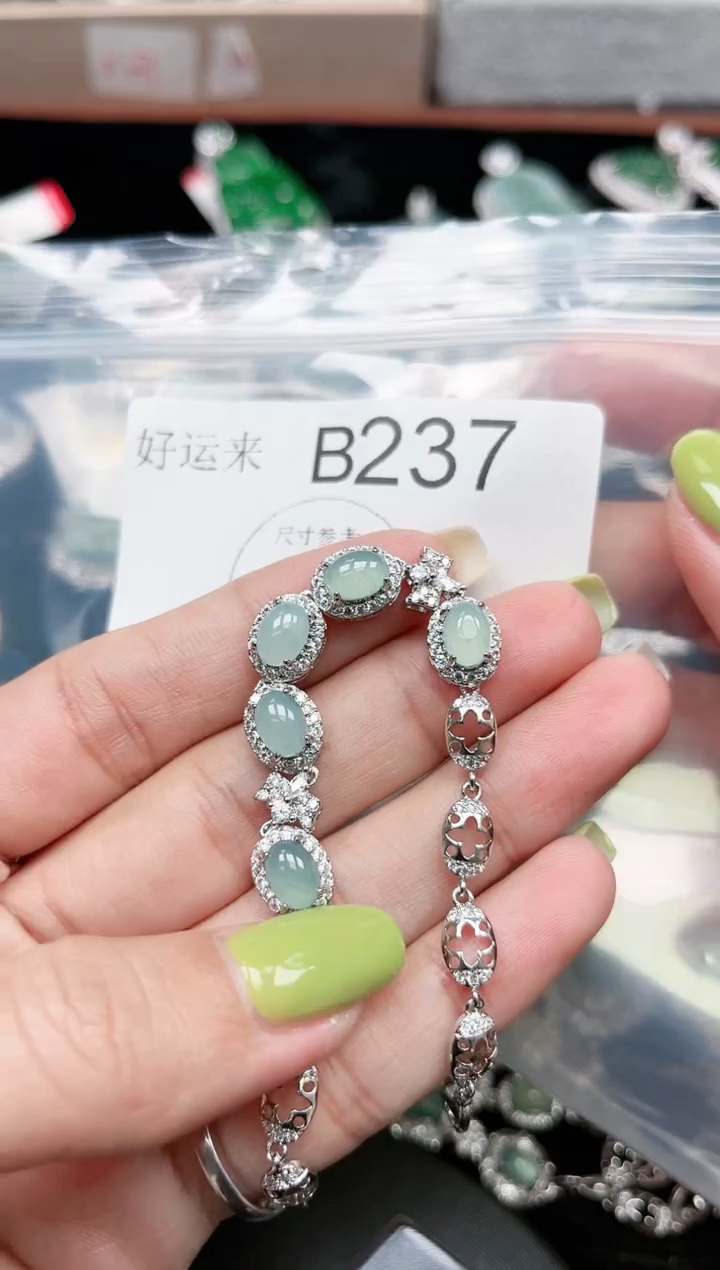 【闪购商品】翡翠颈饰未镶嵌赠皮绳237