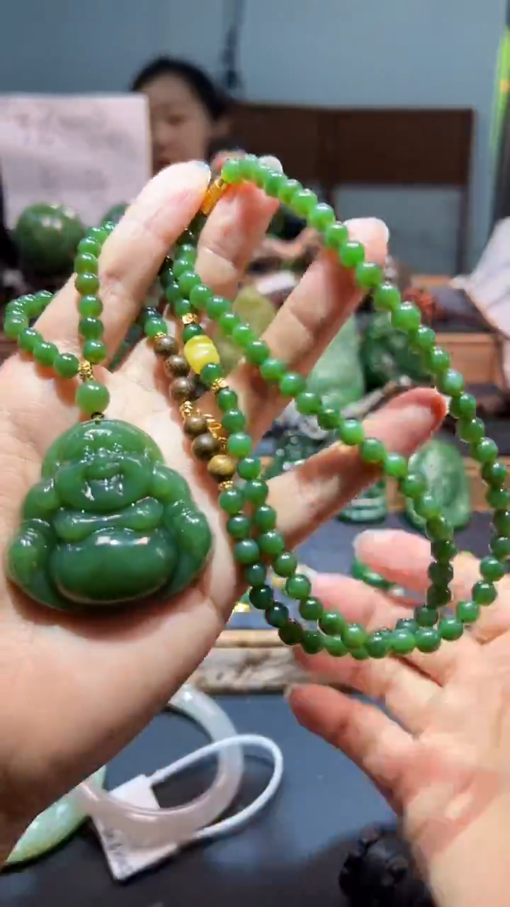 颈饰未镶嵌和田玉（碧玉）1