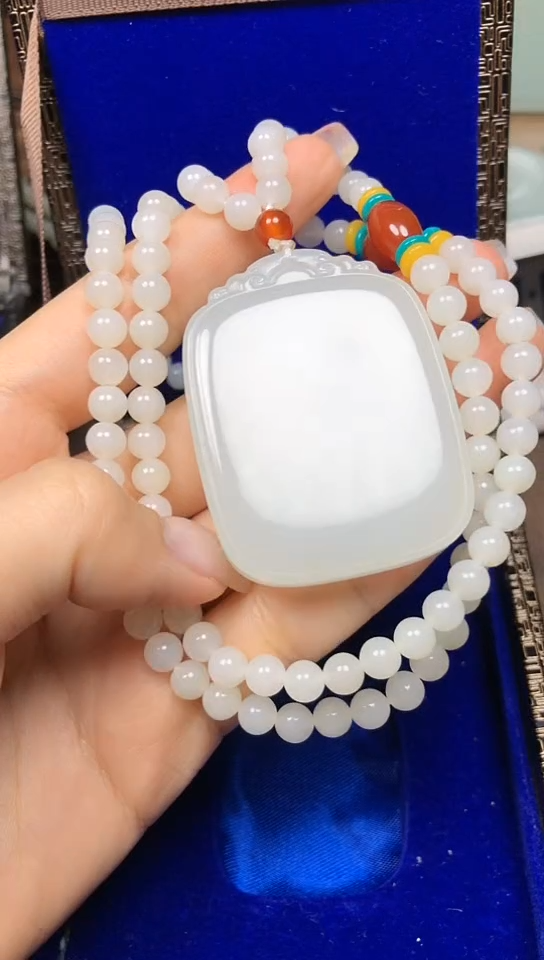 和田玉未镶嵌颈饰龙