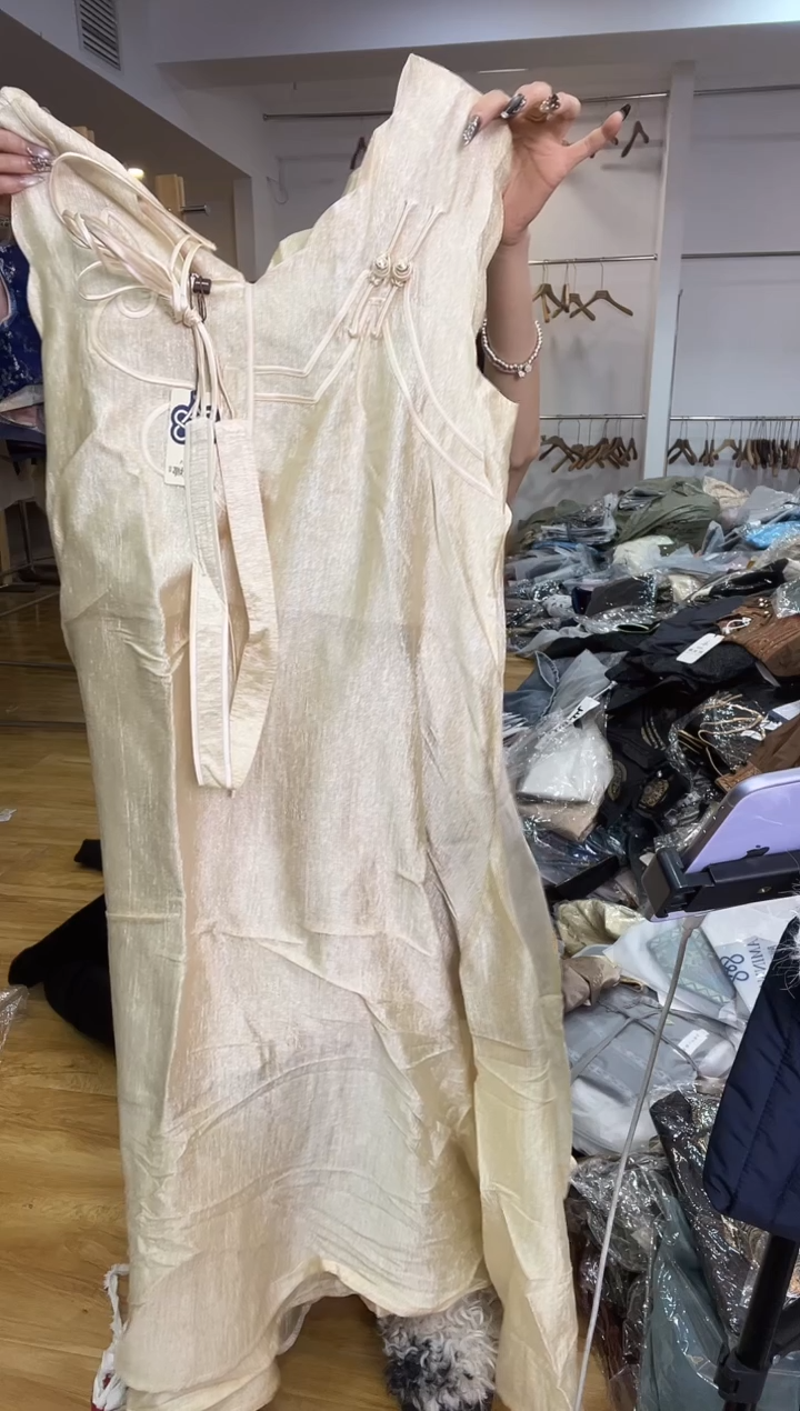 吊带裙       M码       130斤