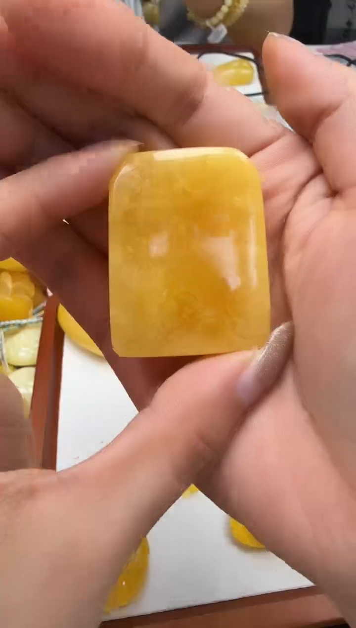 裸石琥珀未镶嵌如图