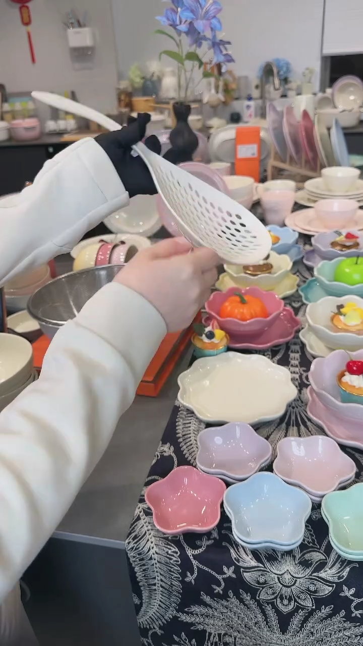 【闪购商品】瓷沥水勺34.5*13.5*4cm-霜白