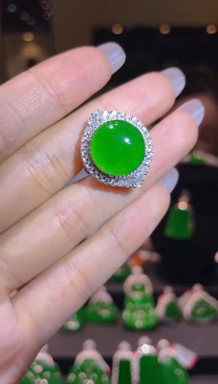 【闪购商品】翡翠吊坠(赠链)18K金镶嵌A85