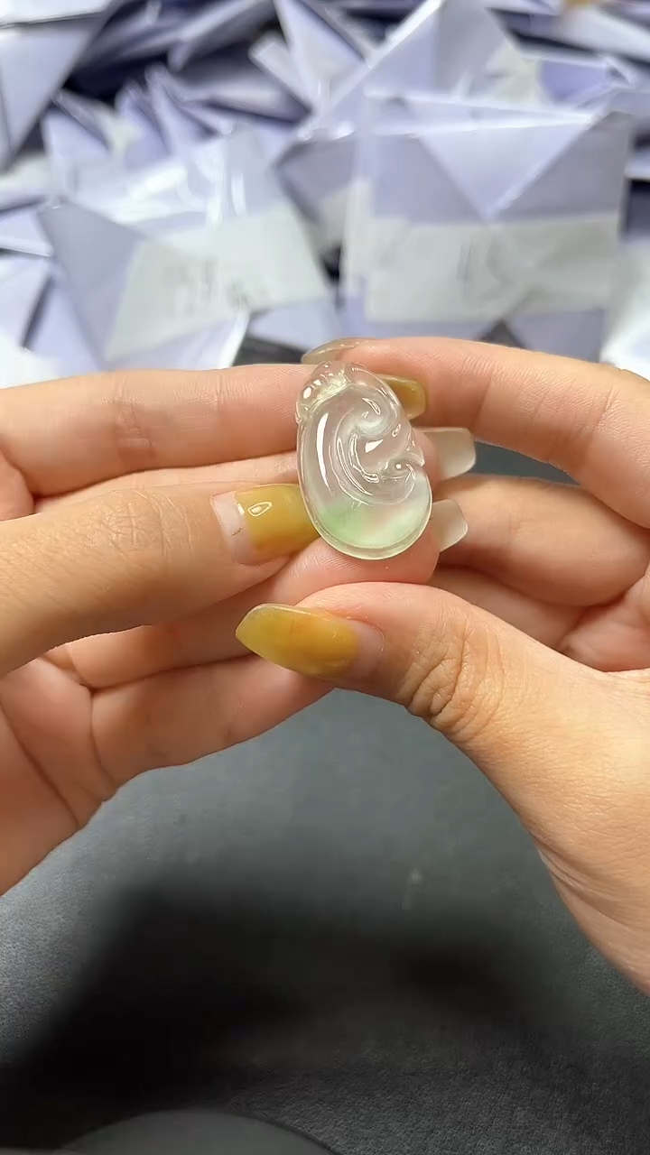 翡翠未镶嵌颈饰时尚女士精品吊坠