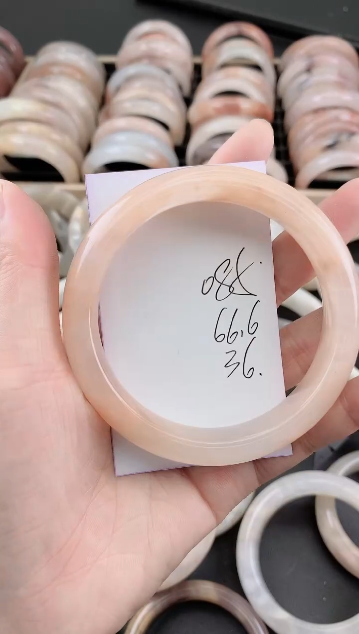 未镶嵌手镯石英质玉085