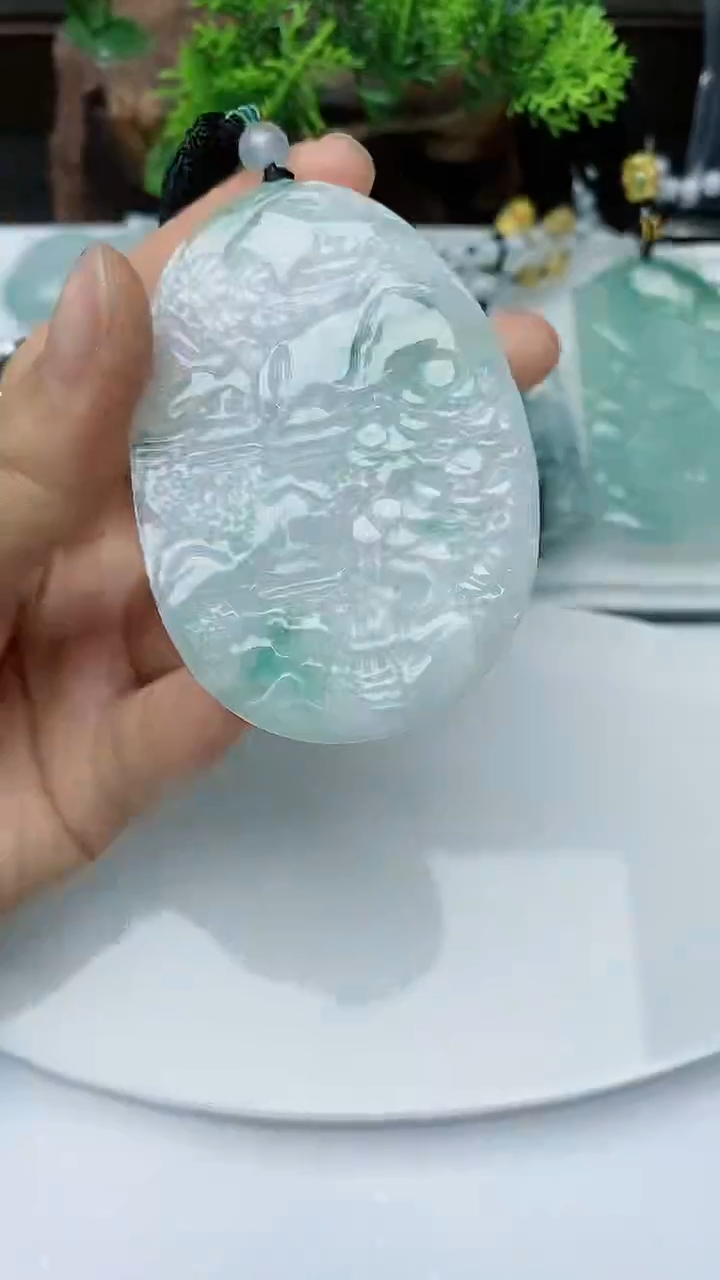 【闪购商品】翡翠颈饰未镶嵌         