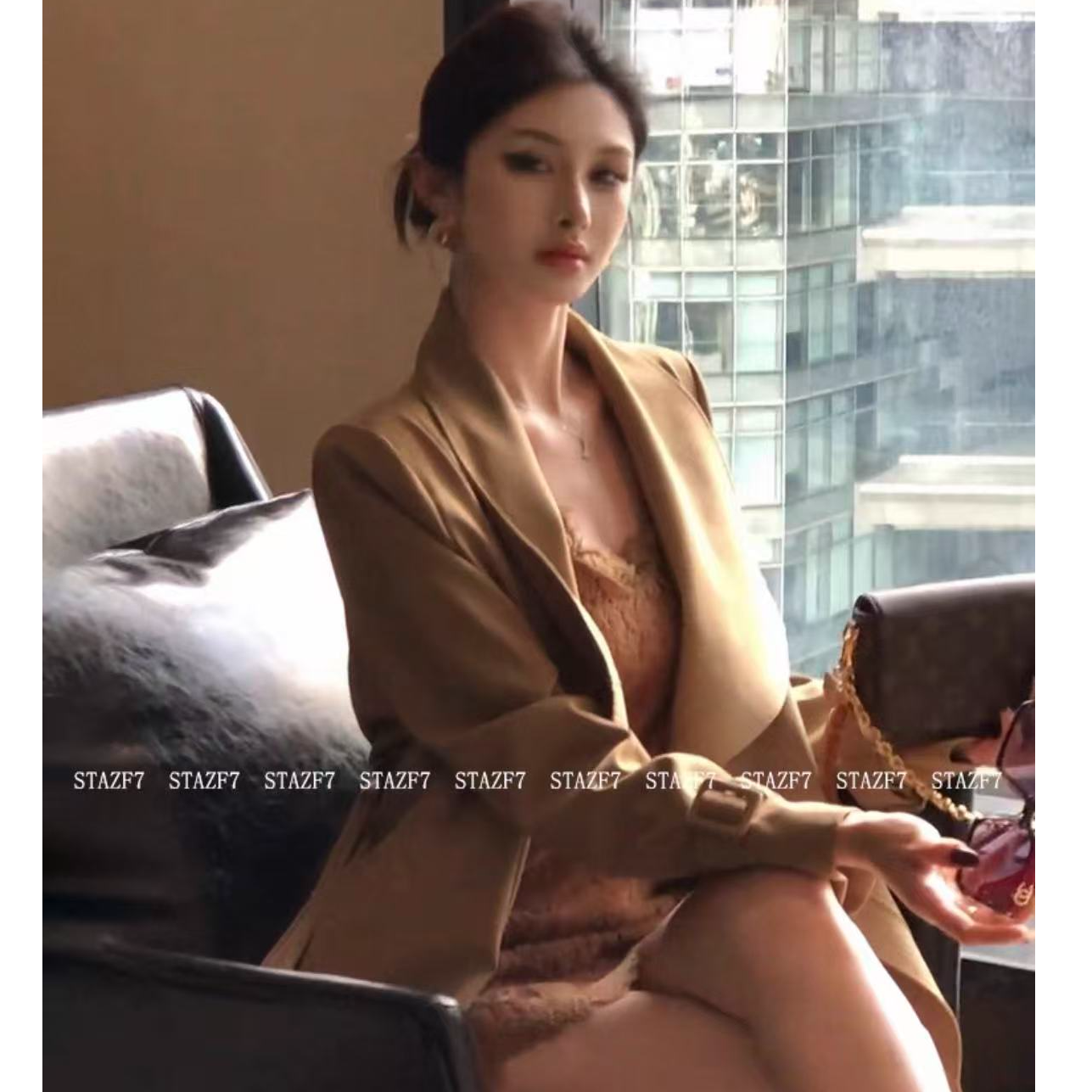 纯欲风设计v领显瘦蕾丝吊带连衣裙2025夏季修身内搭纯色短款A字裙