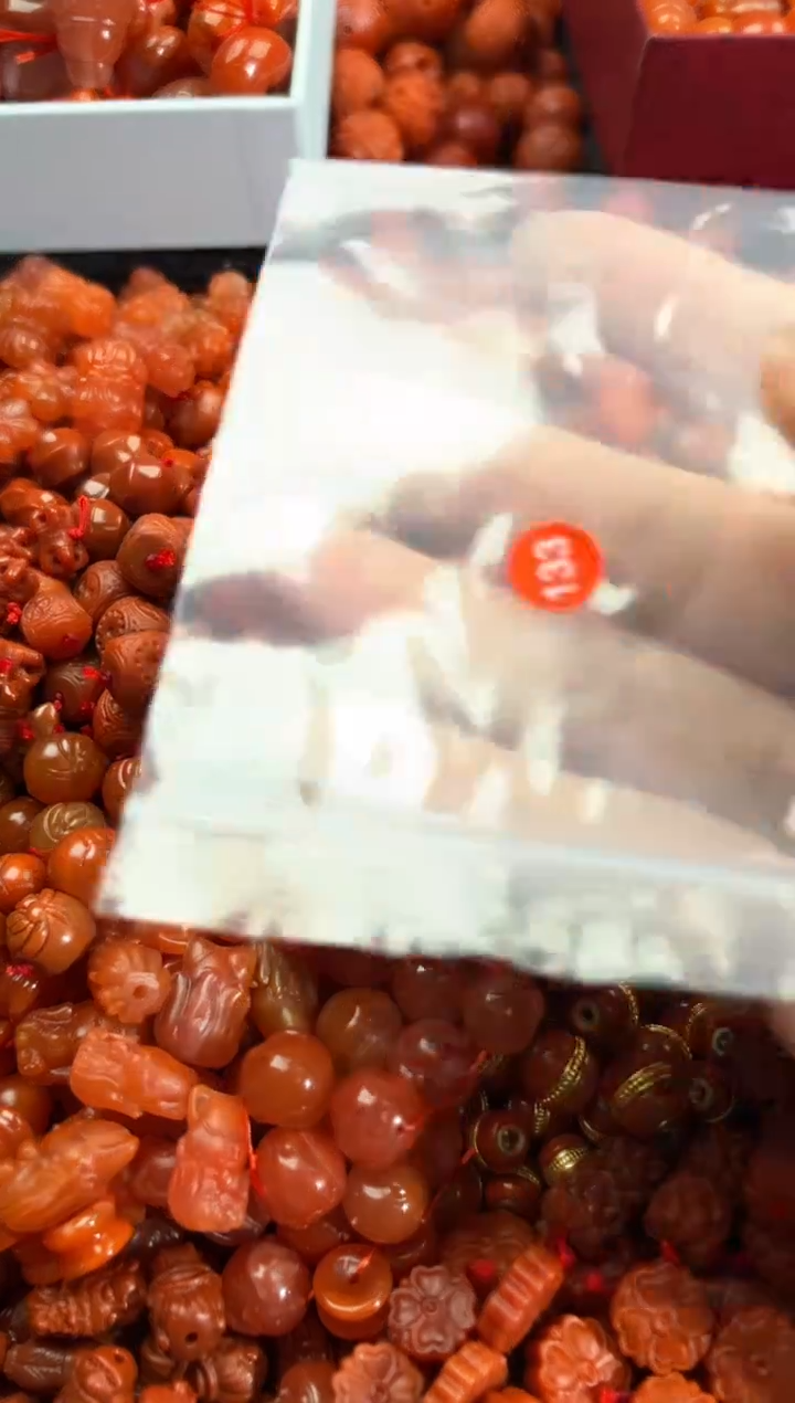 南红玛瑙未镶嵌颈饰1